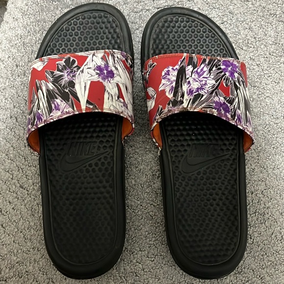 Nike Benassi Floral Pool Slides 10 - Picture 2 of 7